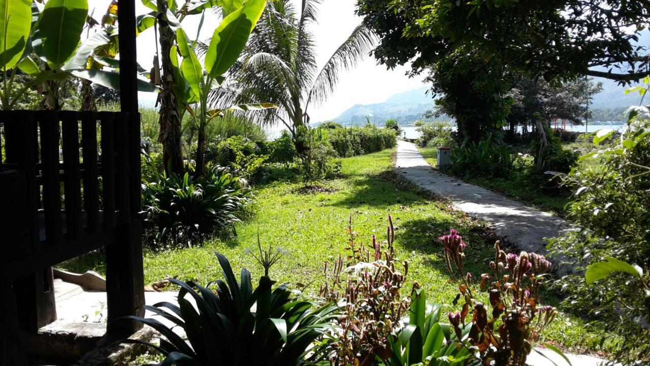 Liberta Homestay Tuk Tuk Esterno foto
