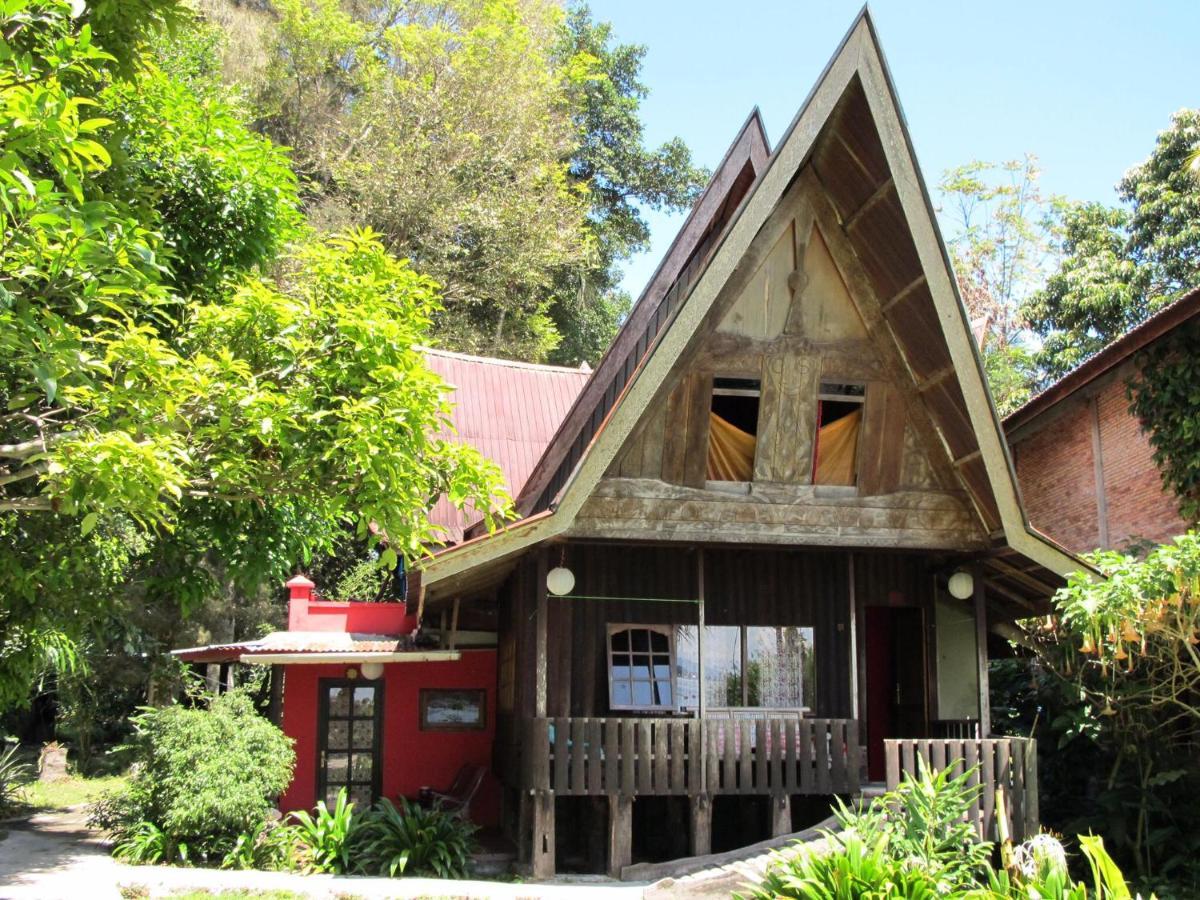 Liberta Homestay Tuk Tuk Esterno foto