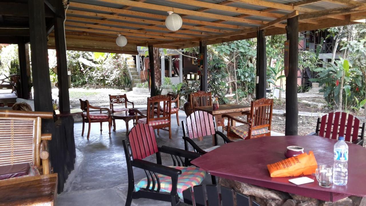 Liberta Homestay Tuk Tuk Esterno foto
